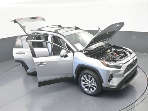 Used 2025 Toyota RAV4 Limited AWD/4WD image 79