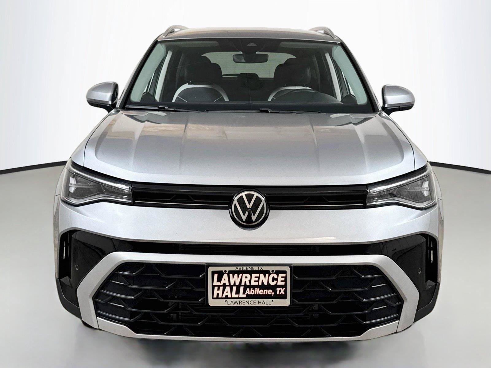 Used 2025 Volkswagen Taos SE FWD image 2