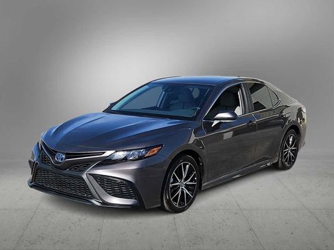 Used 2024 Toyota Camry SE image 4