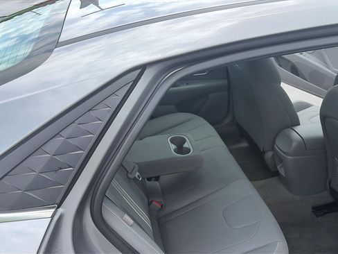 Used 2025 Hyundai Elantra SEL FWD image 12