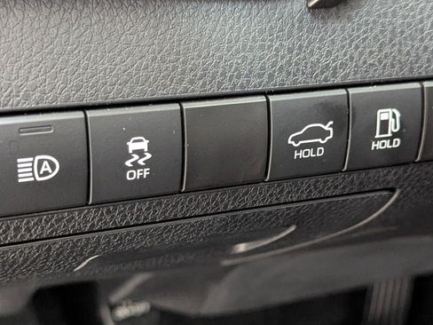 Used 2023 Toyota Camry SE image 17