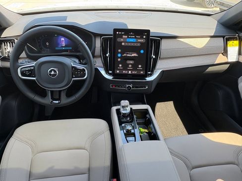 New 2025 Volvo XC90 T8 Plus w/ Protection Package Premier image 9