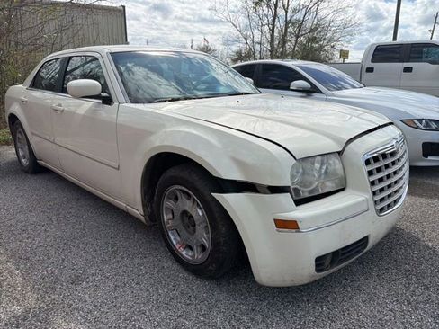 Used 2005 Chrysler 300 Touring RWD image 8