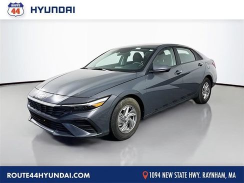 Certified 2024 Hyundai Elantra SE FWD image 1