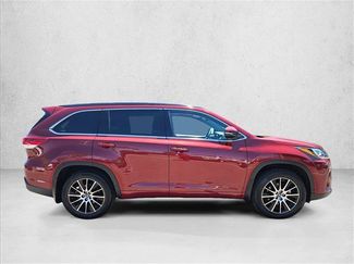 Used 2017 Toyota Highlander SE AWD/4WD video 4