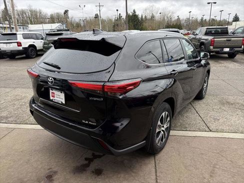 Certified 2023 Toyota Highlander XLE image 6