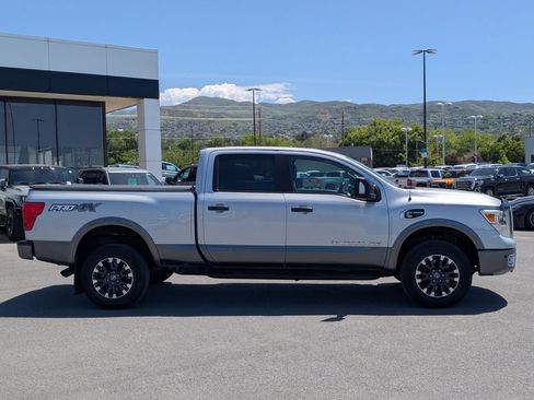 Used 2018 Nissan Titan PRO-4X w/ Pro-4x Convenience Package AWD/4WD image 6