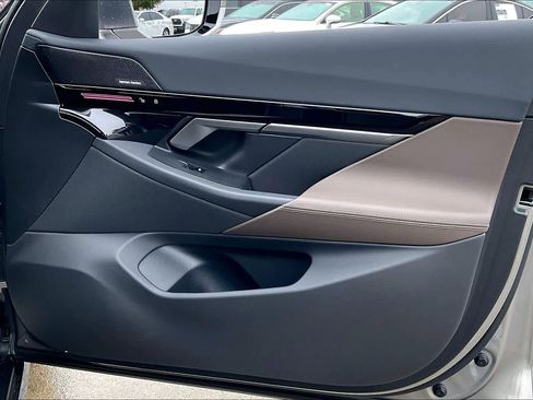 Used 2024 BMW 530i 530i w/ Convenience Package image 20