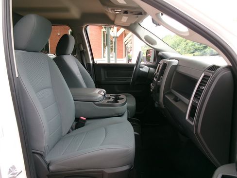 Used 2017 RAM 1500 Express RWD image 23