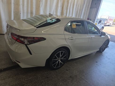 Used 2024 Toyota Camry SE FWD image 2
