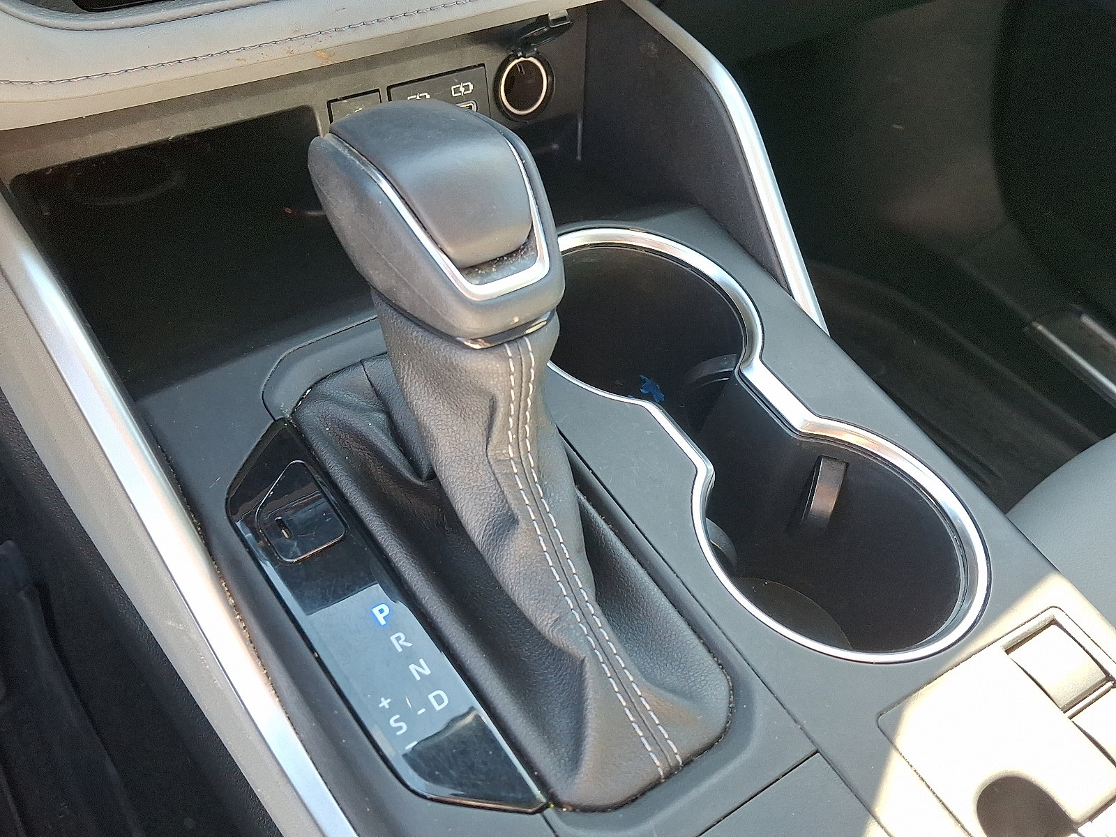 Used 2023 Toyota Highlander XLE AWD/4WD image 16
