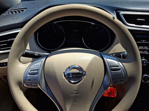 Used 2015 Nissan Rogue S AWD/4WD image 18