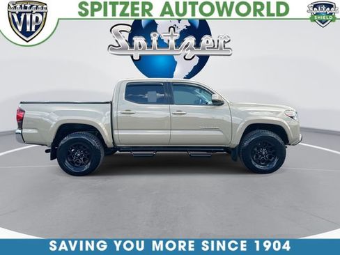 Used 2020 Toyota Tacoma SR5 AWD/4WD image 11