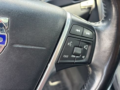 Used 2018 Volvo V60 T5 Dynamic FWD image 17