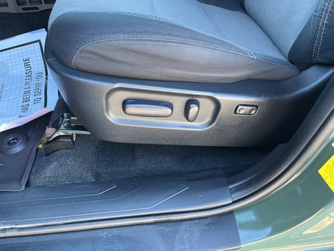 Used 2021 Toyota Tacoma TRD Sport w/ Technology Package image 8