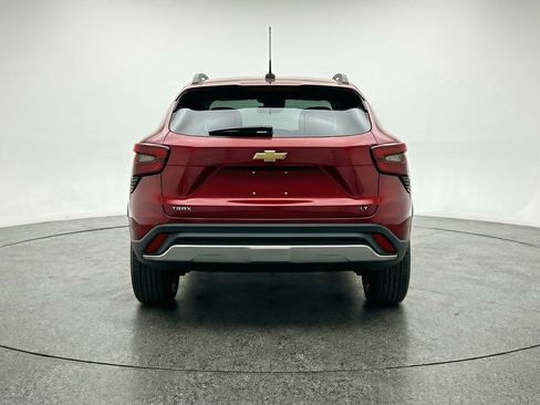 Used 2025 Chevrolet Trax LT FWD image 7