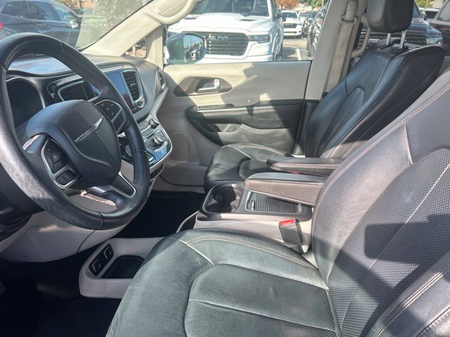 Used 2017 Chrysler Pacifica Touring-L Plus FWD image 10