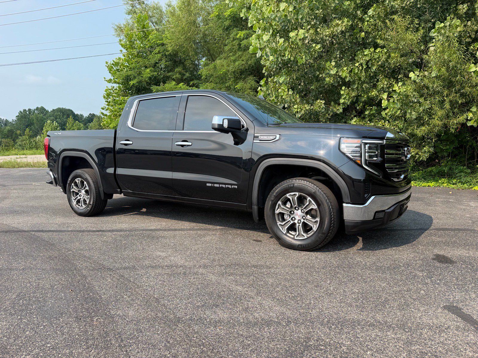 Used 2025 GMC Sierra 1500 SLT AWD/4WD image 2