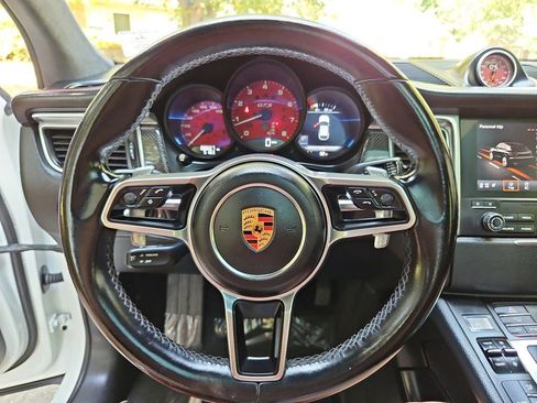 Used 2018 Porsche Macan GTS image 17
