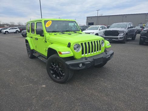 Used 2021 Jeep Wrangler Unlimited Sahara w/ Cold Weather Group AWD/4WD image 1