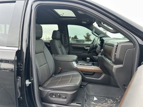 Used 2024 Chevrolet Silverado 1500 High Country image 31