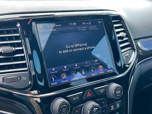 Used 2019 Jeep Grand Cherokee Overland AWD/4WD image 13
