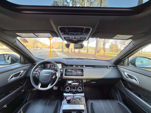Used 2019 Land Rover Range Rover Velar R-Dynamic SE image 2