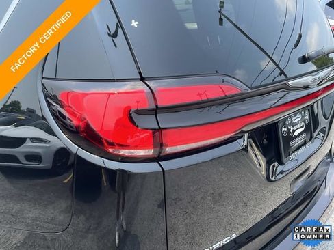 Used 2025 Chrysler Pacifica Select w/ Uconnect Theater Family Group FWD image 10