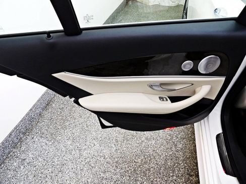 Used 2019 Mercedes-Benz E 300 4MATIC image 9