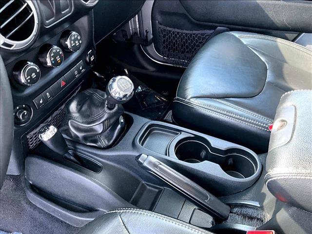 Used 2016 Jeep Wrangler Rubicon AWD/4WD image 15