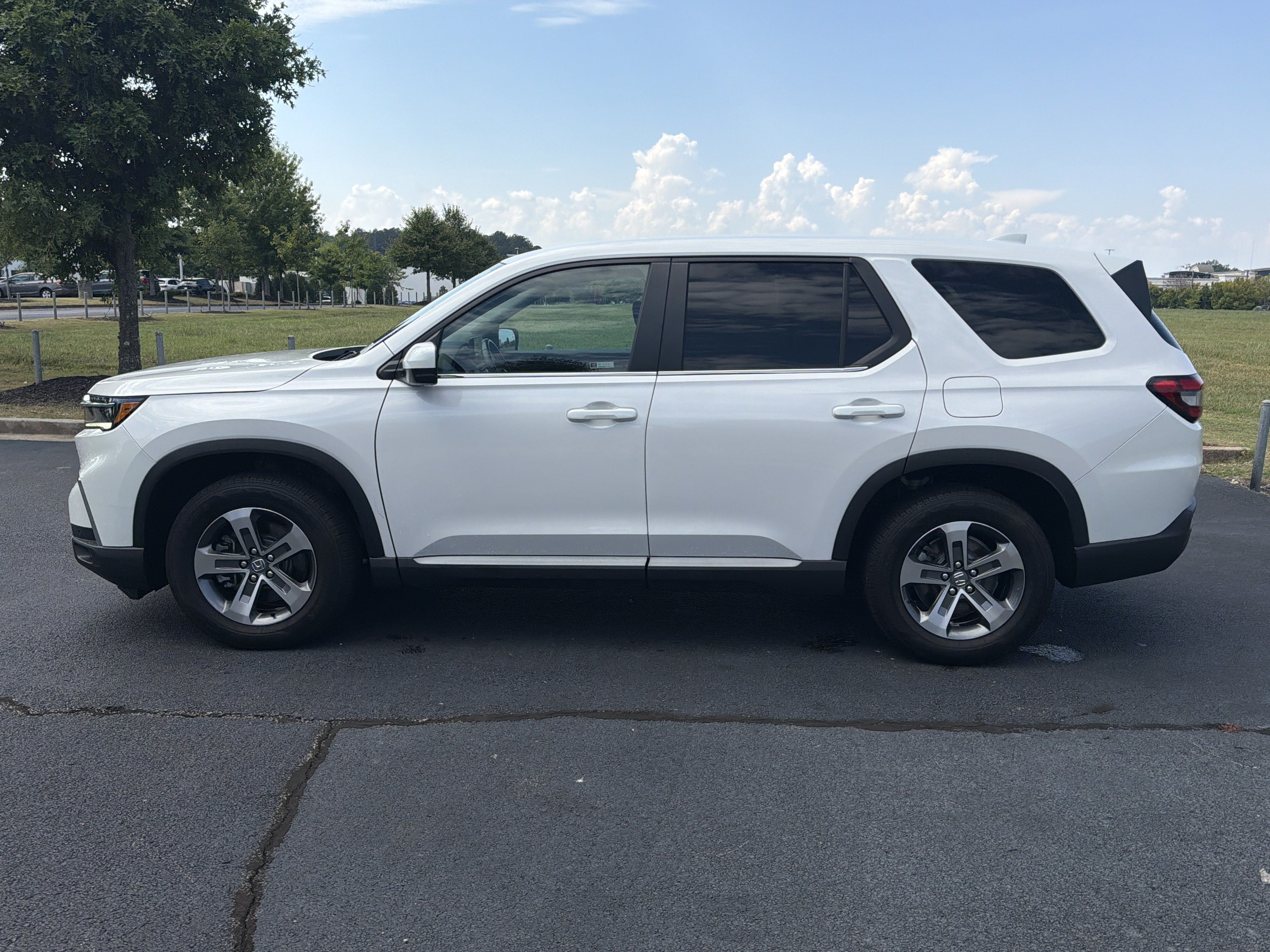 Used 2025 Honda Pilot EX-L image 6