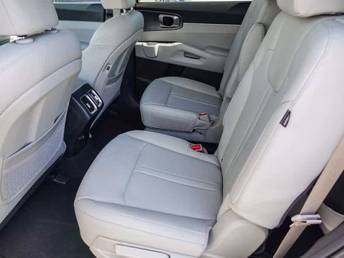 Used 2025 Kia Sorento EX image 17