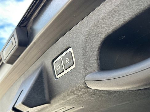 Used 2022 Kia Sorento EX w/ Panoramic Sunroof Package image 9