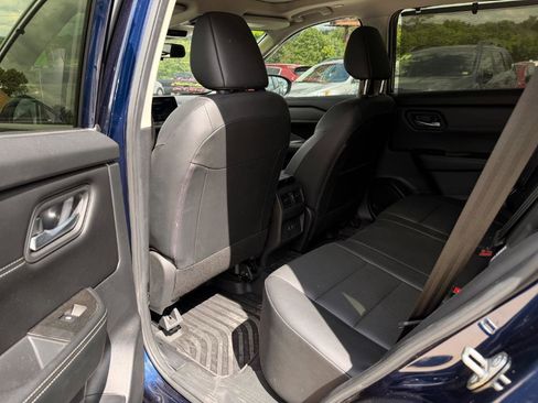 Used 2024 Nissan Rogue SV w/ SV Premium Package FWD image 14