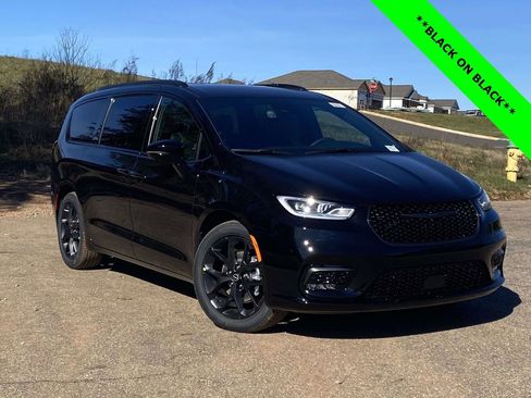 New 2026 Chrysler Pacifica Select w/ S Appearance Package FWD image 31