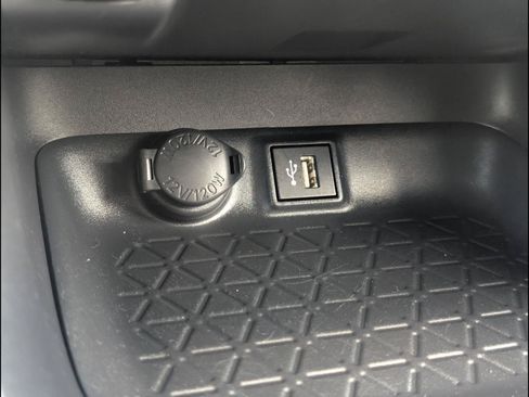 Used 2025 Toyota RAV4 XLE AWD/4WD image 16