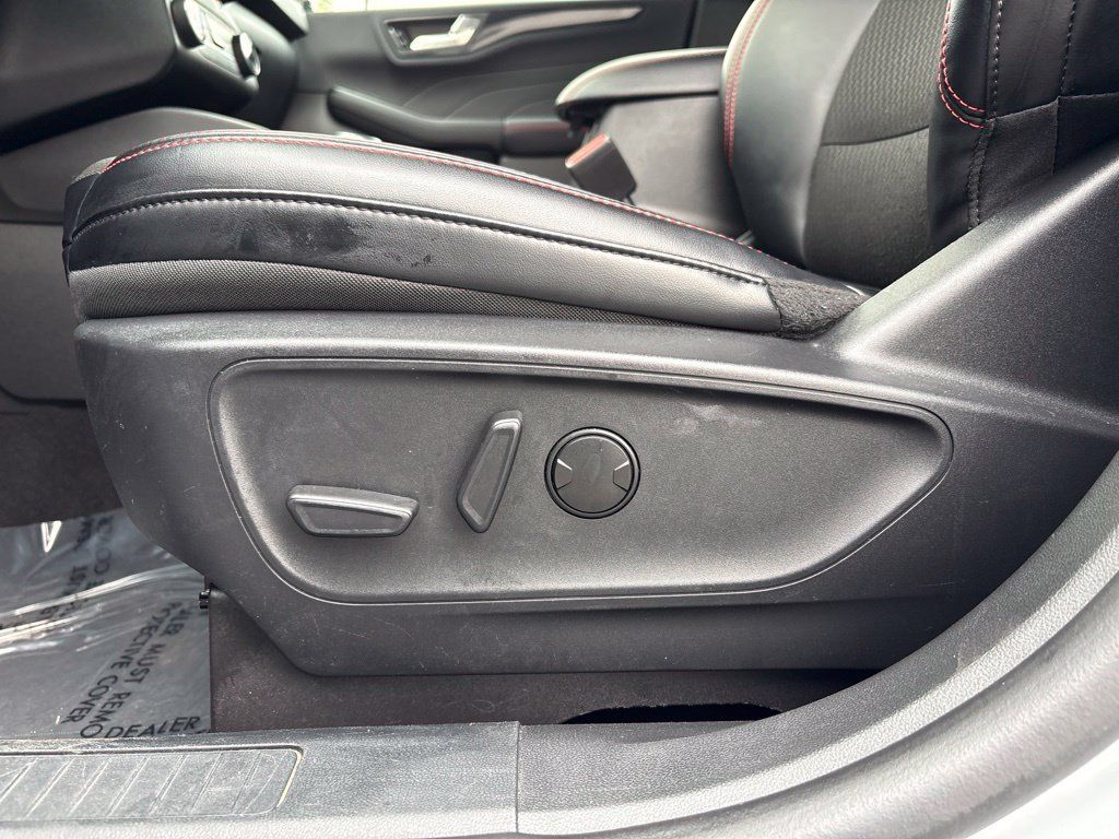 Used 2025 Ford Escape ST-Line FWD image 15