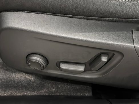 Certified 2025 Volvo XC40 B5 Plus image 24