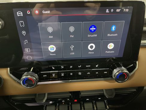 Used 2024 GMC Canyon AT4 w/ Technology Package image 24