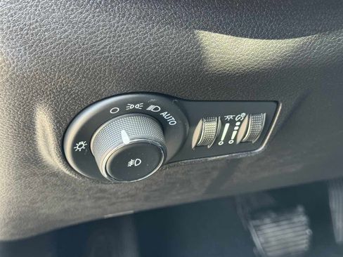 Used 2024 Jeep Compass Latitude AWD/4WD image 28