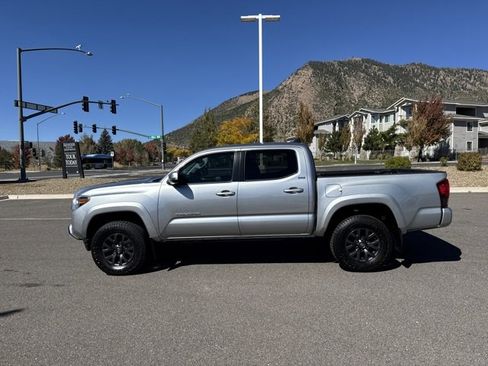 Used 2023 Toyota Tacoma SR5 w/ Technology Package image 6
