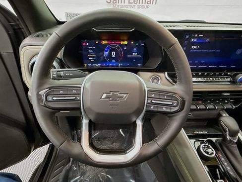 Used 2025 Chevrolet Colorado ZR2 w/ Technology Package image 13