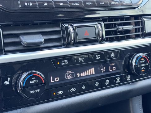 Certified 2024 Nissan Pathfinder SL w/ SL Premium Package FWD image 14
