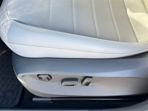 Certified 2023 Volkswagen Taos SE w/ Panoramic Sunroof Package image 27