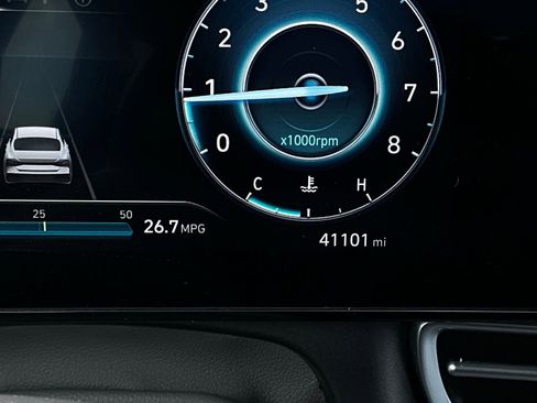 Used 2025 Hyundai Elantra SEL image 40