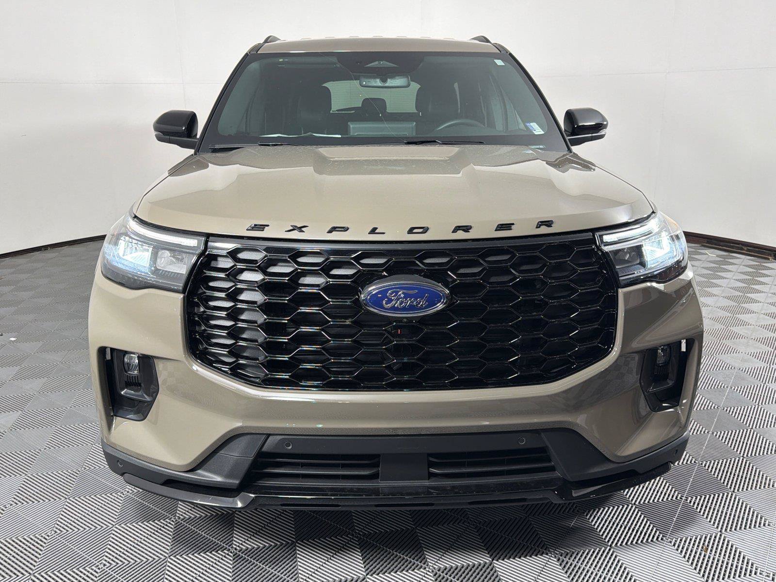 Used 2026 Ford Explorer ST-Line w/ Premium Package RWD image 2