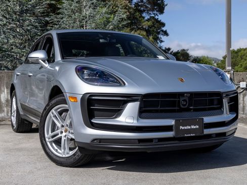 Certified 2025 Porsche Macan AWD/4WD image 9