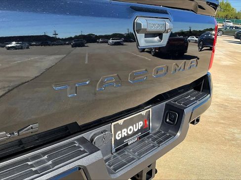 Used 2024 Toyota Tacoma TRD Off-Road image 28