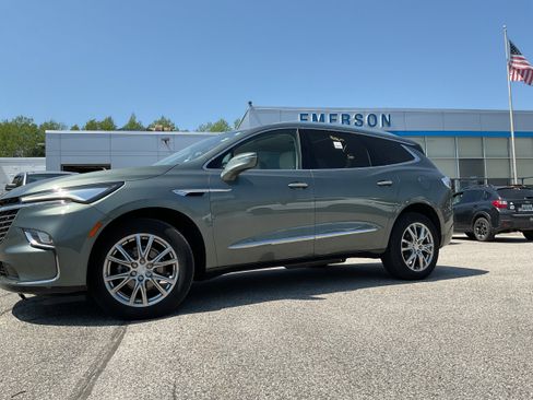 Used 2022 Buick Enclave Essence w/ Experience Buick Package image 2