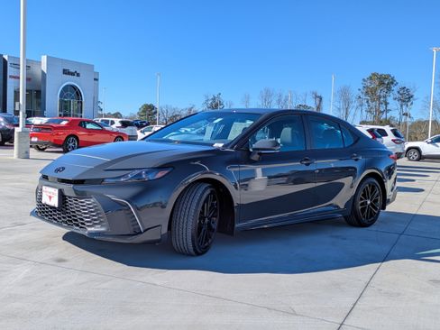 New 2026 Toyota Camry SE image 3